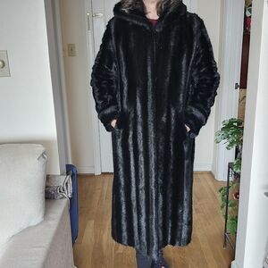 Fabulous Fur Black Mink Faux Fur L